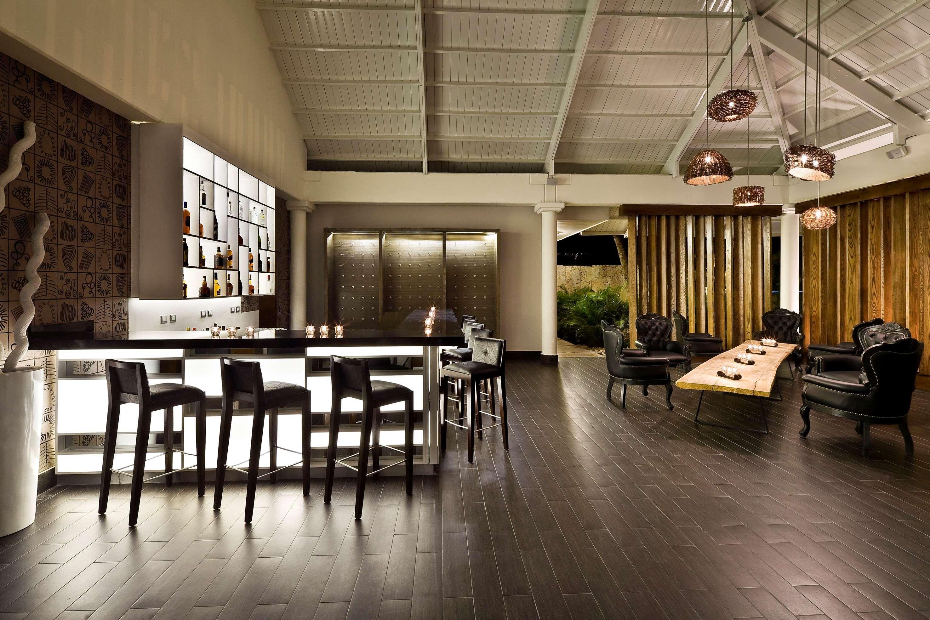 Melia Caribe Beach Resort Punta Cana Exterior foto The private lounge at KLIA