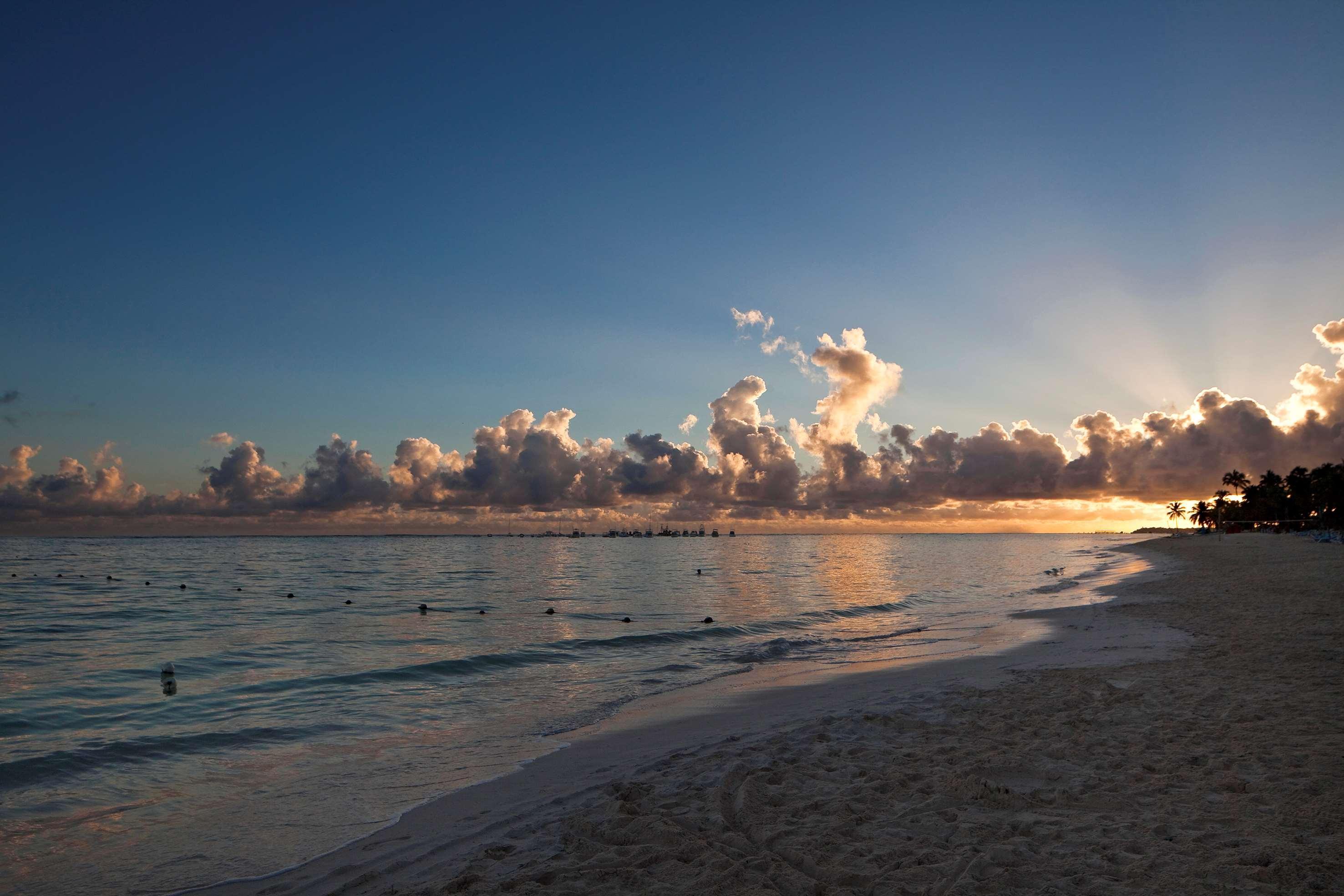 Melia Caribe Beach Resort Punta Cana Exterior foto Sunset at Playa del Carmen