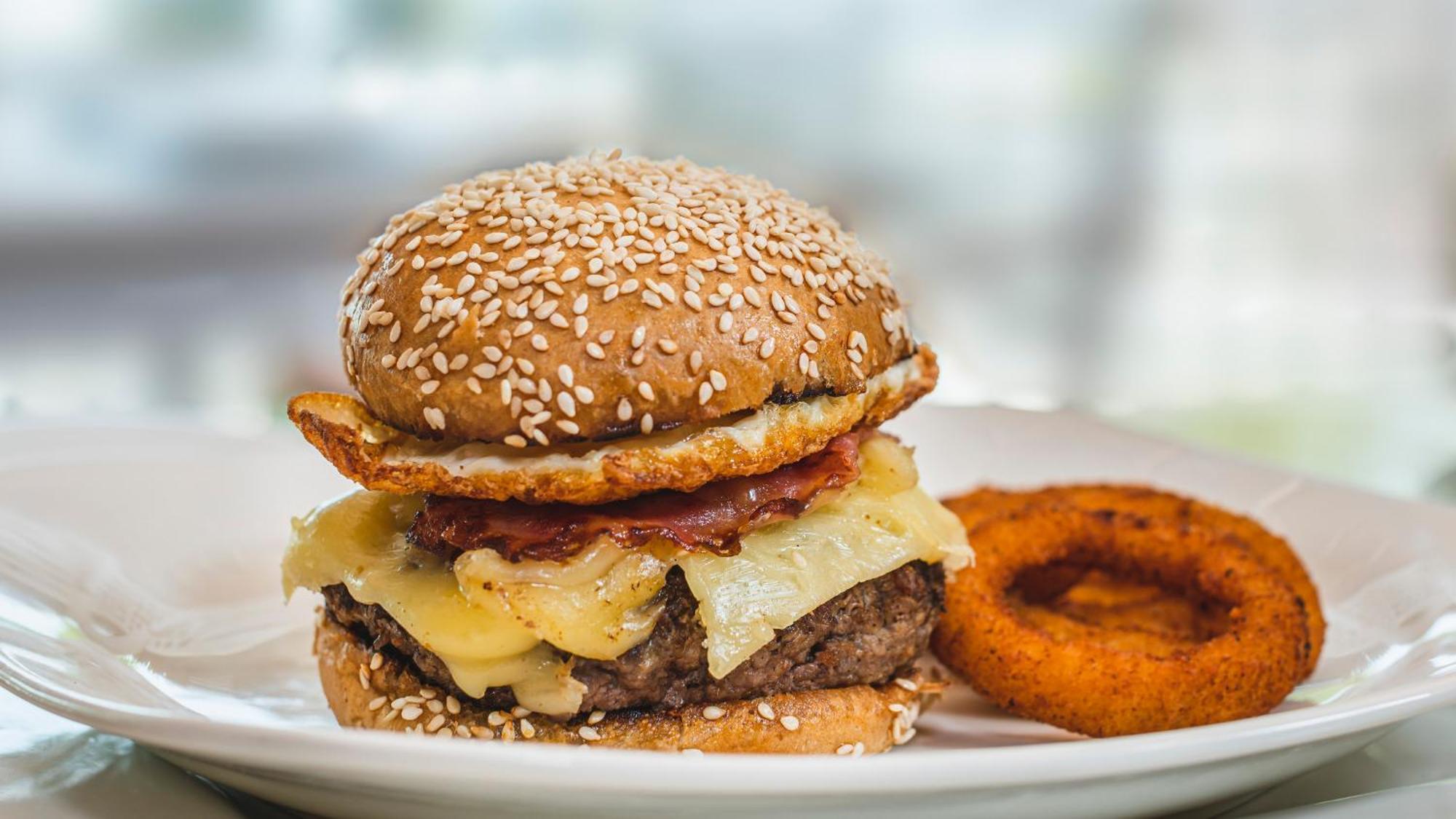 Melia Caribe Beach Resort Punta Cana Exterior foto A cheeseburger with onion rings